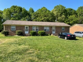 Building Photo - 304 Davis Rd