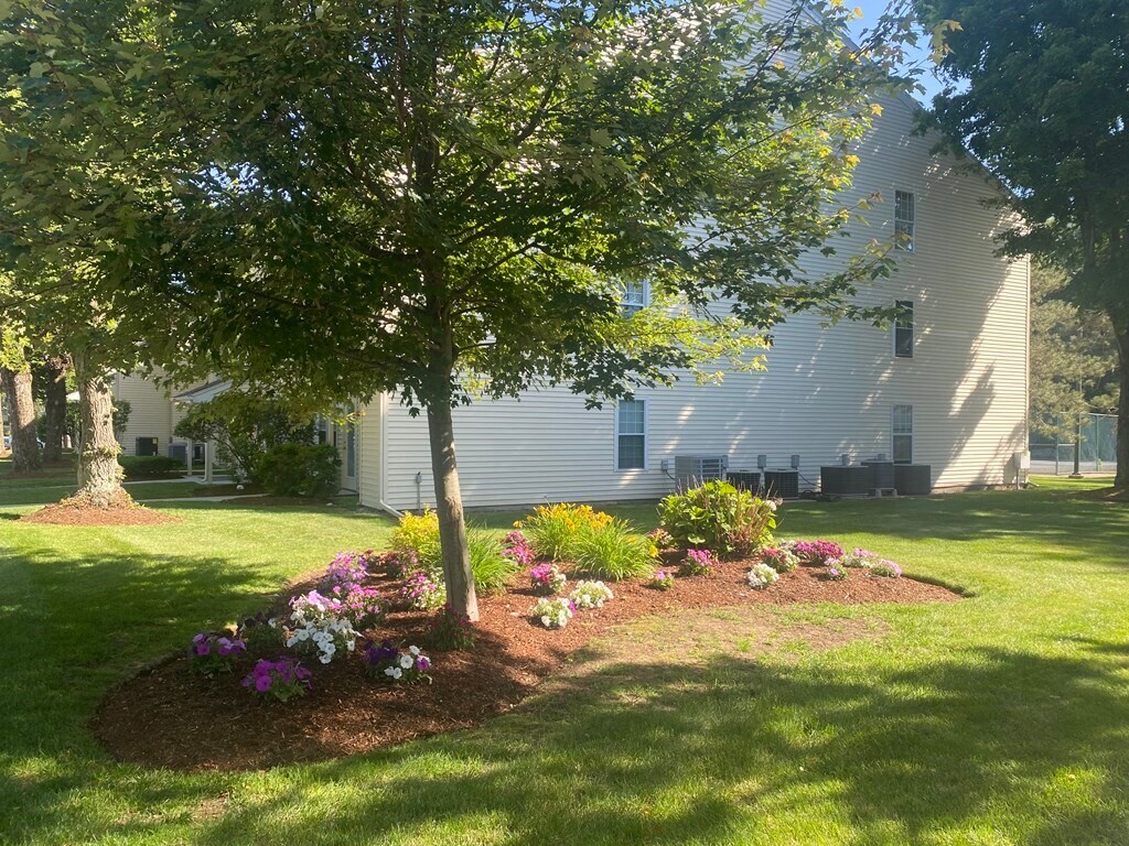 Foto principal - 18 Walden Dr