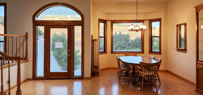 Building Photo - 3556 Mesa Verdes Dr