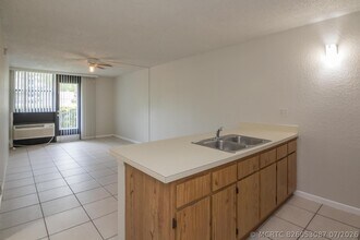 Building Photo - 2771 Riverside Dr