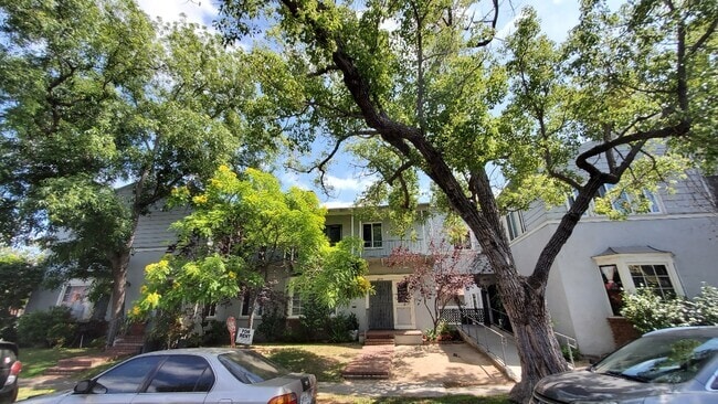 Primary Photo - 2442 W 18th St