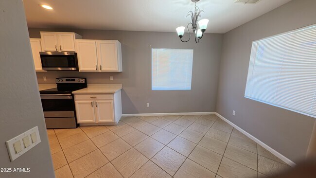 Foto del edificio - 1744 Maddison Cir