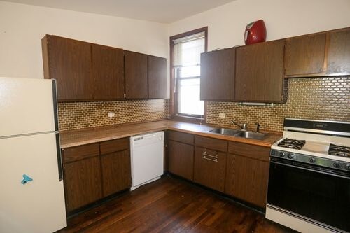 Building Photo - 871 W Lill Ave