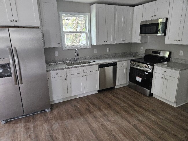 Building Photo - 2420 Elmwood Ave
