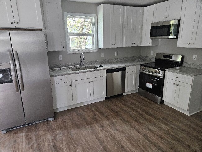 Foto del edificio - 2420 Elmwood Ave