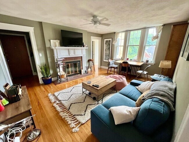 Foto del edificio - 48 Robinwood Ave