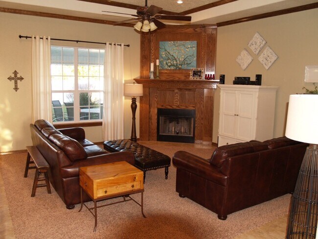 Foto del edificio - 3705 Springwood Dr