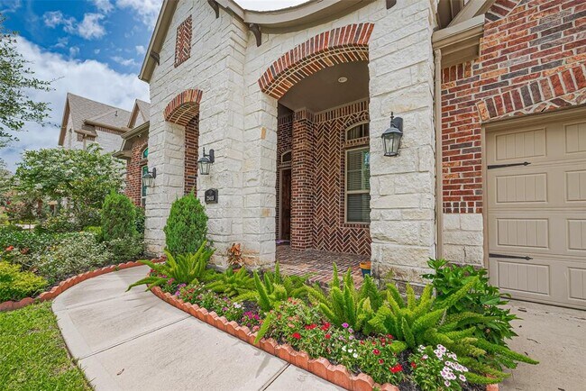 Building Photo - 25618 British Pine court