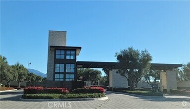 Building Photo - 66 Swift