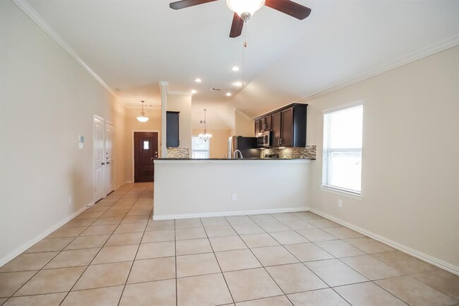Building Photo - 2205 Pine Creek Ct