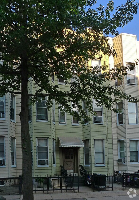 179 Russell St, Brooklyn, NY 11222 Rentals in Brooklyn at 179 Russell St Brooklyn, NY