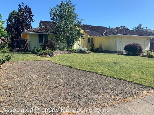 Foto del edificio - 4 br, 2.5 bath House - 441 NE Hillwood Dr