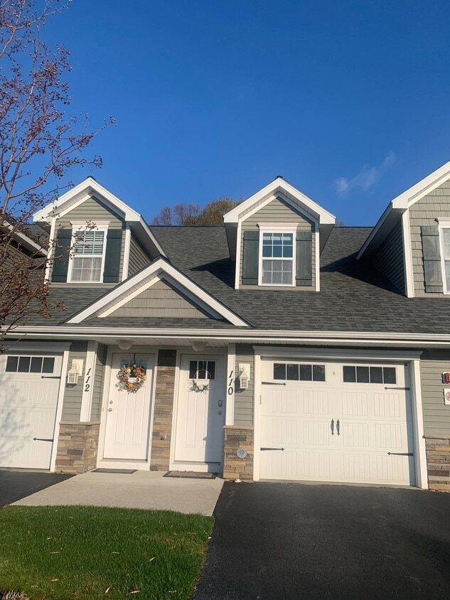 110 Paddock Cir, Schenectady, NY 12306 Townhome Rentals in