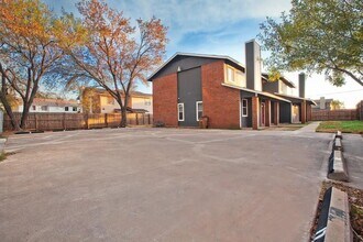 Building Photo - 8401 Colony Loop Dr