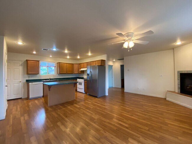 Foto del edificio - 1415 Lakeview Rd