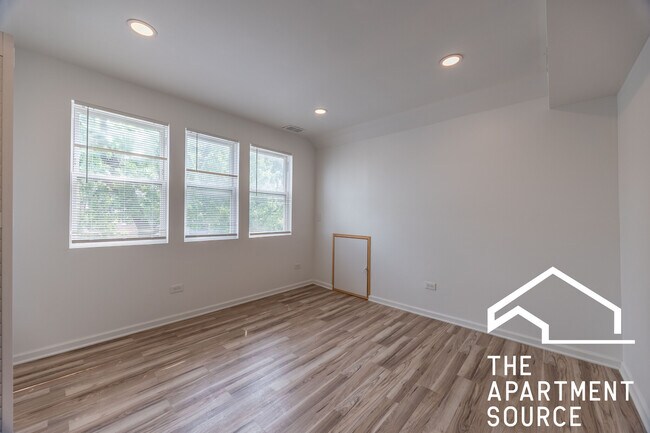 Foto del edificio - 3140 N Kimball Ave