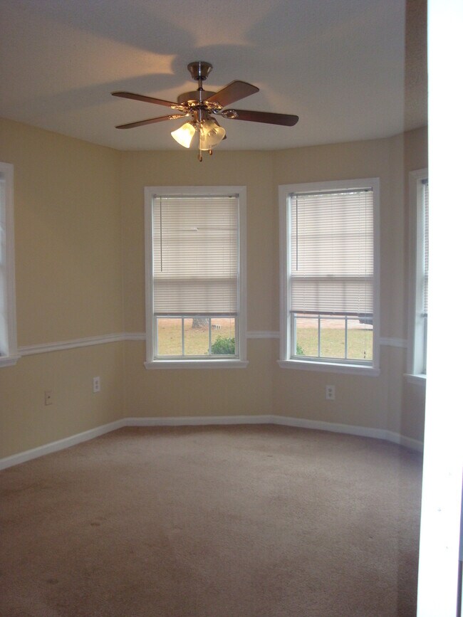 Building Photo - Modern Comfort and Convenience in Georgia's Lakeland - Your Perfect Rental Home Awaits!