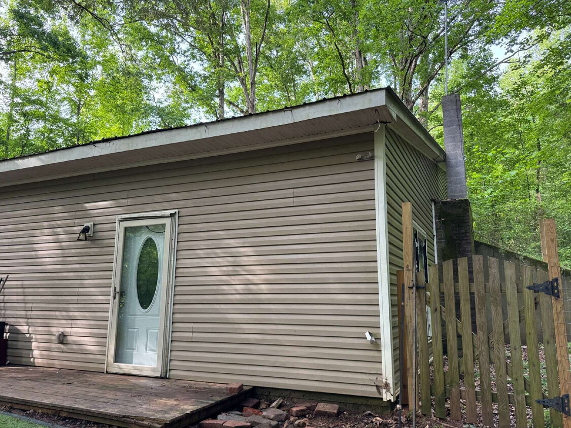 Primary Photo - Charming Bungalow for Rent – Quiet Retreat...