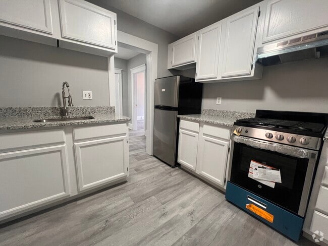 Building Photo - 376 Riverway