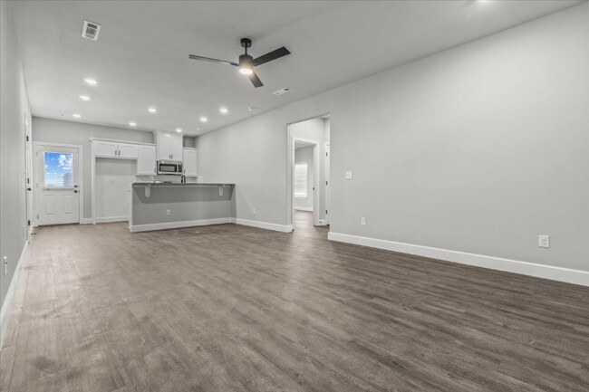Building Photo - 1050 Sunshine Ct