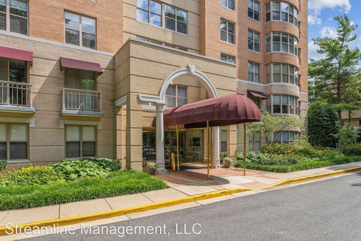 2 br, 2 bath House 5000 Battery Ln 406 House Rental in Bethesda