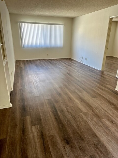 Foto del edificio - 9511 Darby Ave
