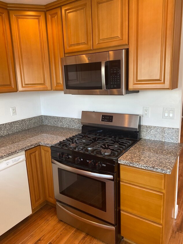 2-bedroom 2-bathroom house - 7755 Summitrose St