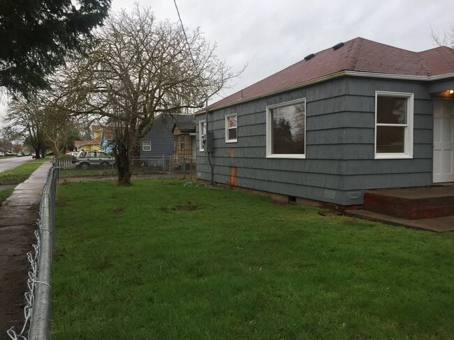 Photo - Beautifully remodeled 2 bed 1 bath home in Springfield!