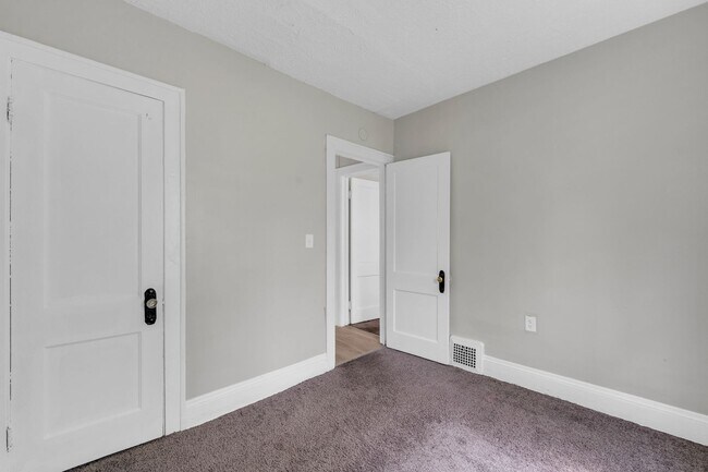 Foto del edificio - 3218 E 117th St