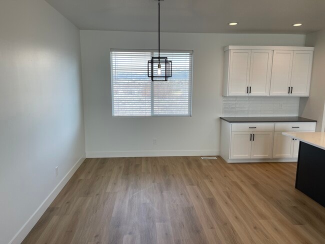Building Photo - 954 W 350 S