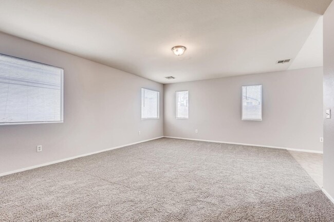 Building Photo - BEAUTIFUL 1 Story, 3 Bedroom 2 Bath Home N...