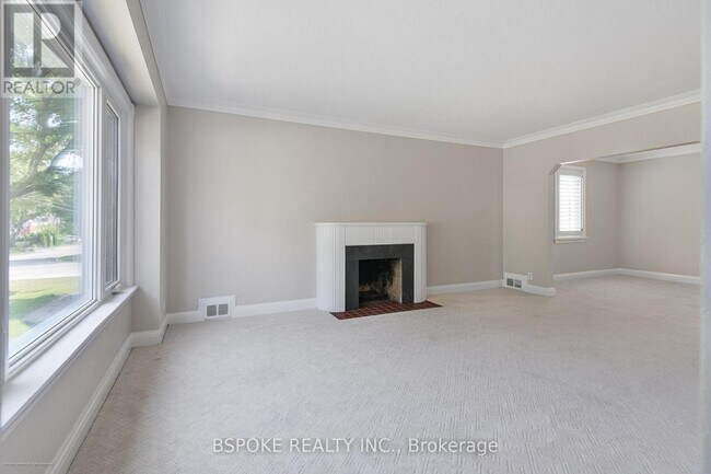 Building Photo - 70 Jopling Ave N