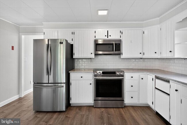 Foto del edificio - 7523 B St