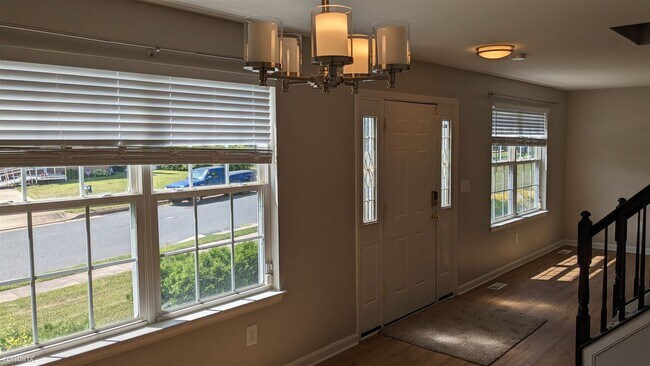 Building Photo - 4 br, 3.5 bath House - 8907 Mayflower Road