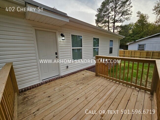 Foto del edificio - 402 Cherry St | $1495 | 3 beds, 2 full baths
