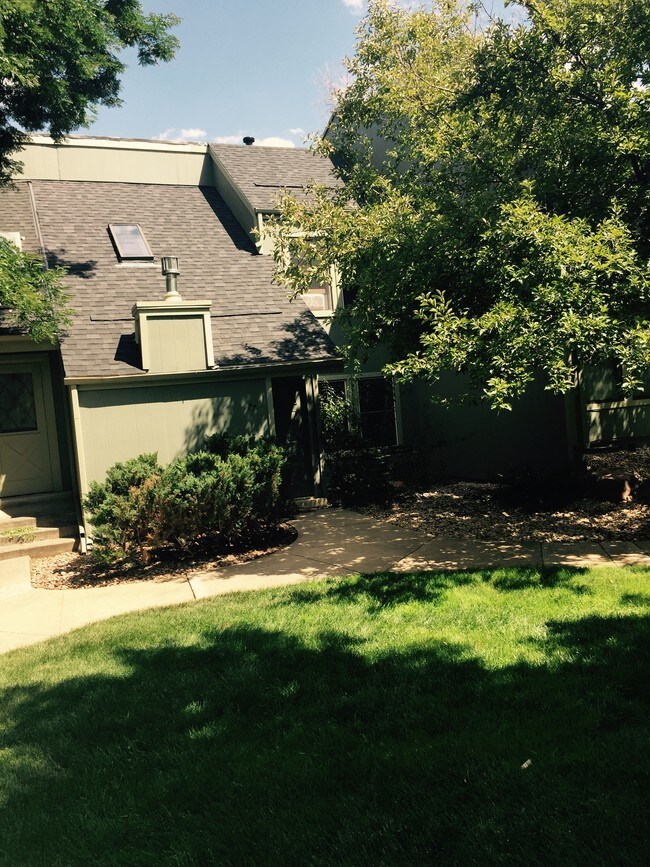 Building Photo - 77 Benthaven Pl