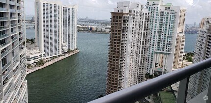 Building Photo - 495 Brickell Ave