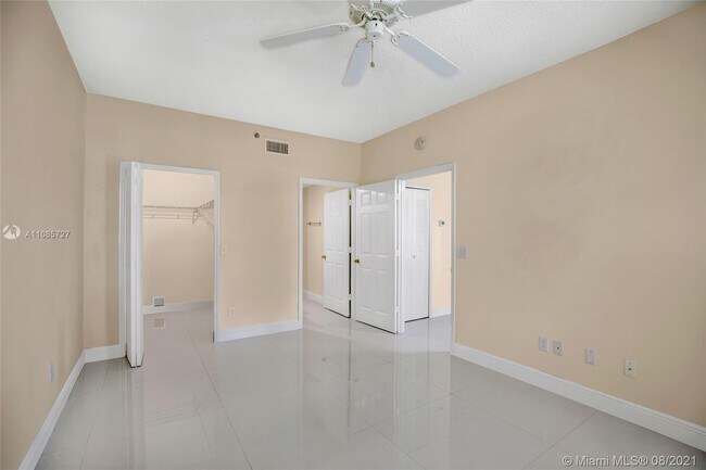 Foto del edificio - 3255 NE 184th St