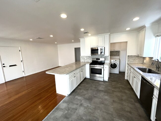 Foto del edificio - 4119 Harter Ave