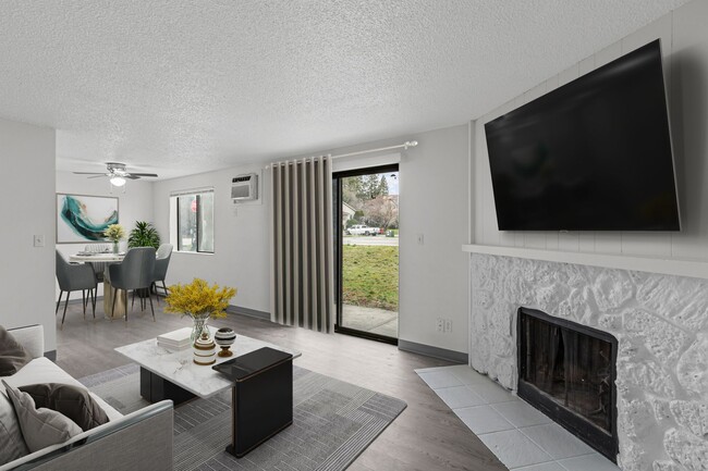 Building Photo - 2 bedroom townhome with wood burning firep...