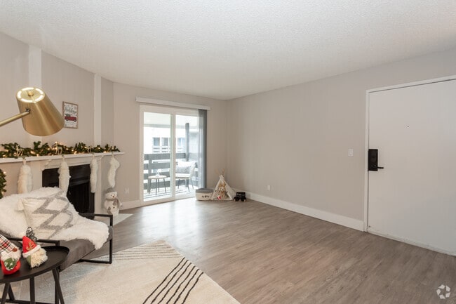 2BR , 1,5BA - 923SF - 39 North
