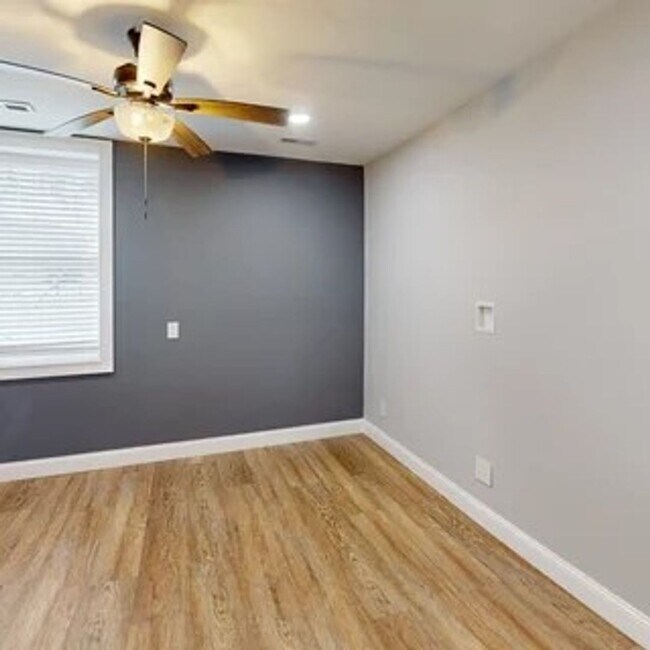 Foto del edificio - 8BR/6BA Fort Sanders Home Near UTK | Avail...