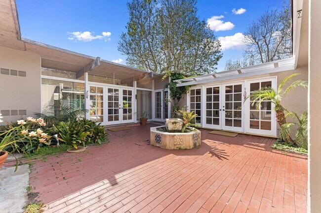 Foto del edificio - 6241 Frondosa Dr