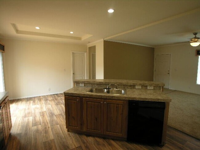Building Photo - 3bd/2 bath mobile home available 10/10