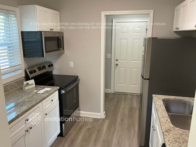 Foto del edificio - 9557 Priory Ave