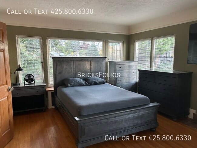 Foto del edificio - Wake Up to Lake Union – Tudor Home in Prim...