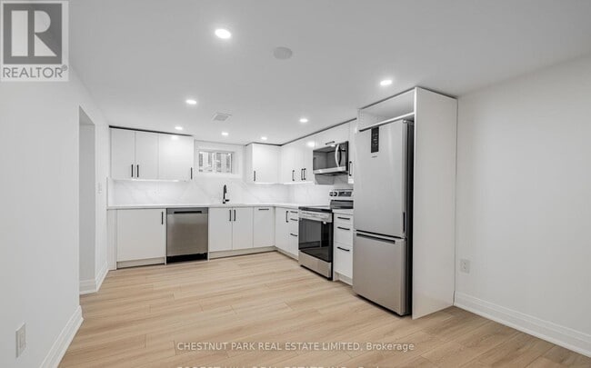 Building Photo - 562 Deloraine Ave