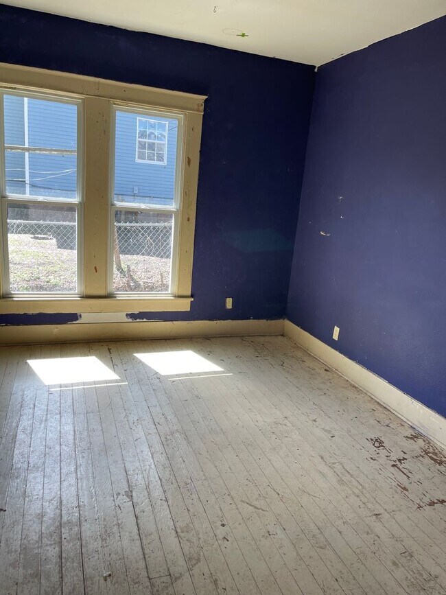 Building Photo - 1012 S 19th St