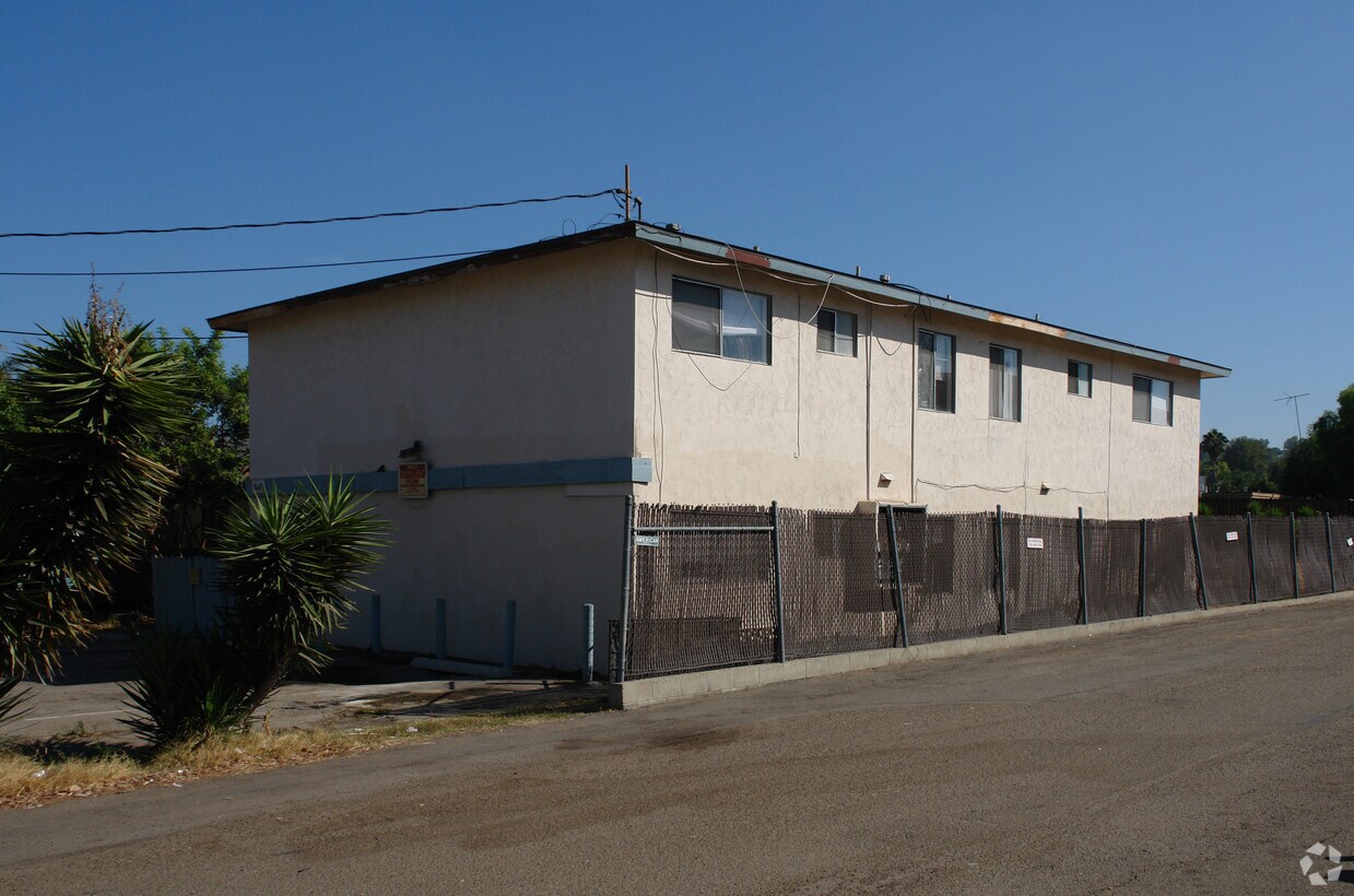 Primary Photo - 3643 S Barcelona St
