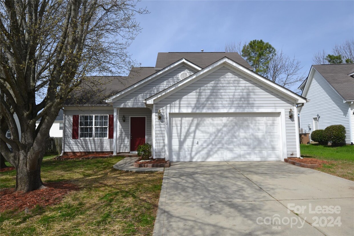 Primary Photo - 1010 Holly Park Dr